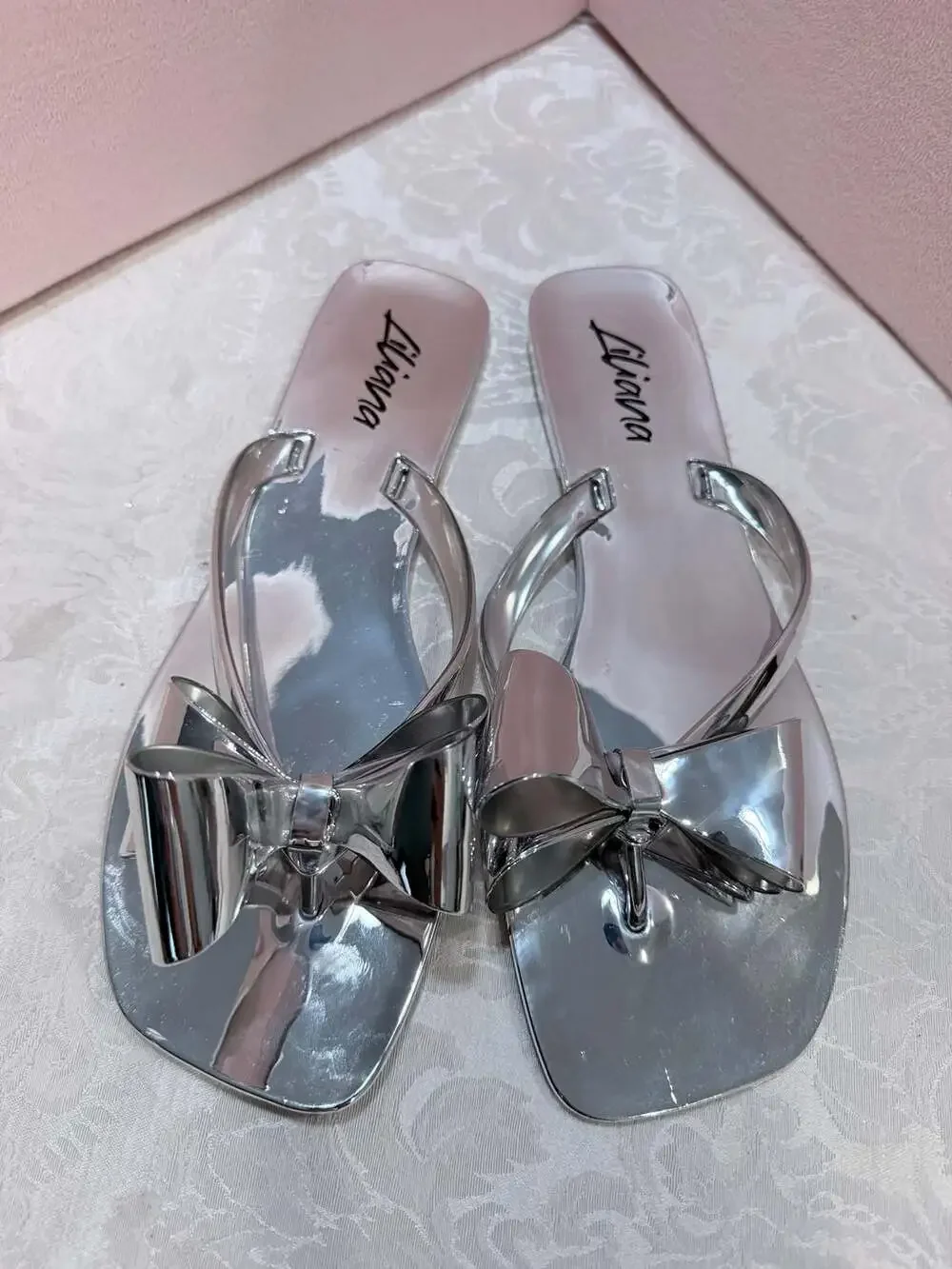 Liliana Silver Metallic Bow Flat Sandals Flip Flops Size US 10